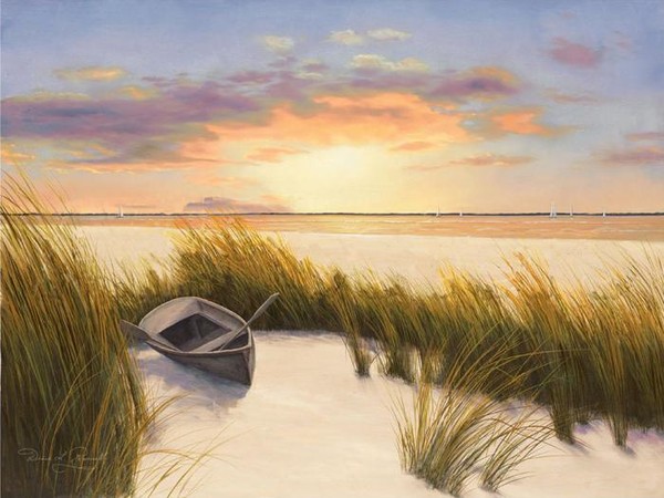 Лодка на пляже с белым песком