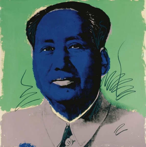 MAO с синим лицом на зеленом фоне