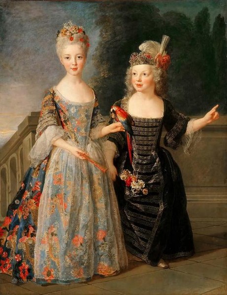 Молодые дамы на балконе