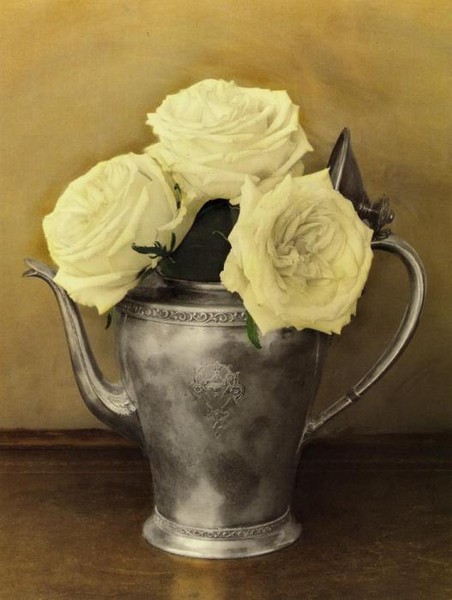 Серебрянный графин с белыми розами II