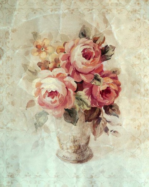 Три розы на мятой бумаге