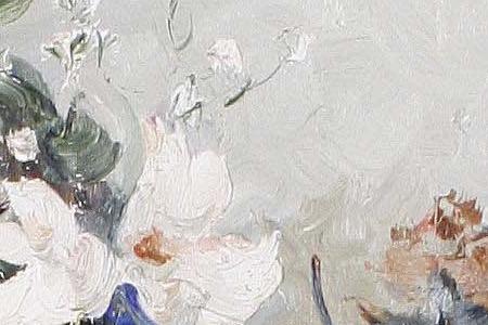 Фрагмент Белые цветы в вазе