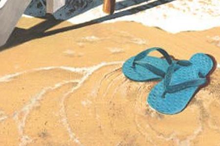 Фрагмент Белый шизлонг под цветным зонтом