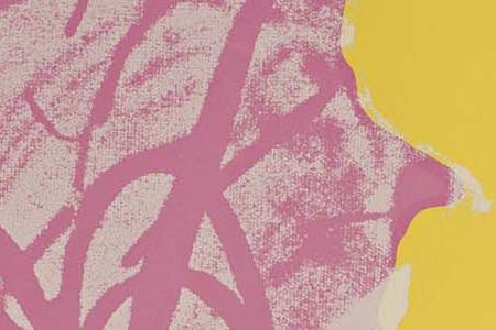 Фрагмент FLOWERS на бледно розово фоне