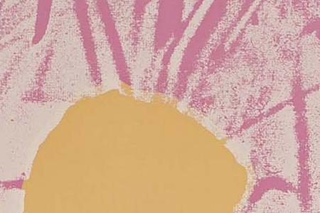 Фрагмент FLOWERS на бледно розово фоне