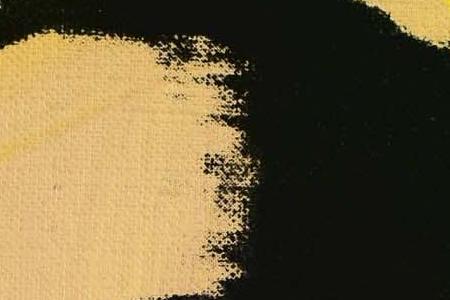 Фрагмент MAO с мазками кисти  на ярко желтом