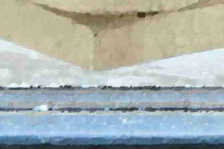 Фрагмент На бирюзовом камоде Розы