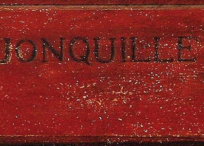 Фрагмент Натюрморт красный камод с белой металической кружкой