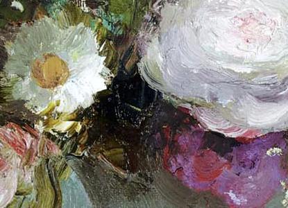 Фрагмент Розы в вазе на голубом фоне