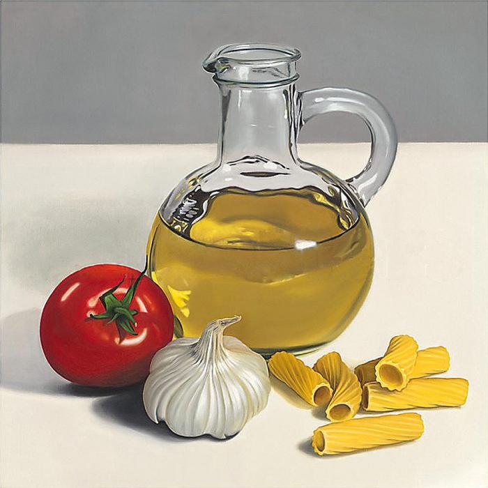 Графин с помидором и головкой чеснока