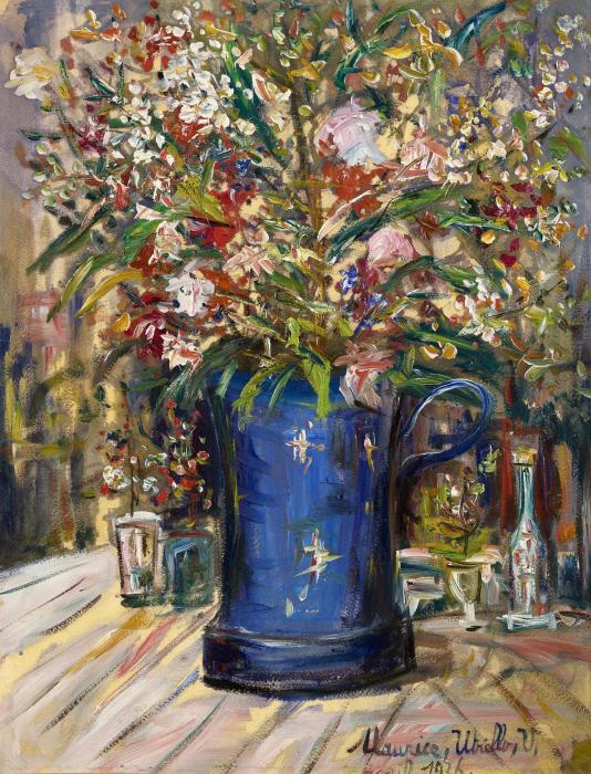 VASE DE FLEURS SUR UNE TABLE